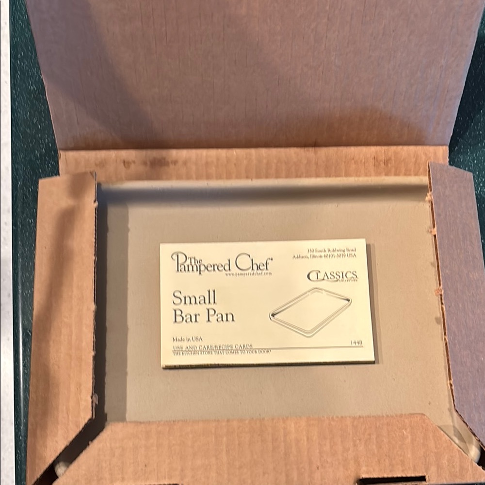 The Pampered Chef Small Bar Pan - Picture 2 of 2